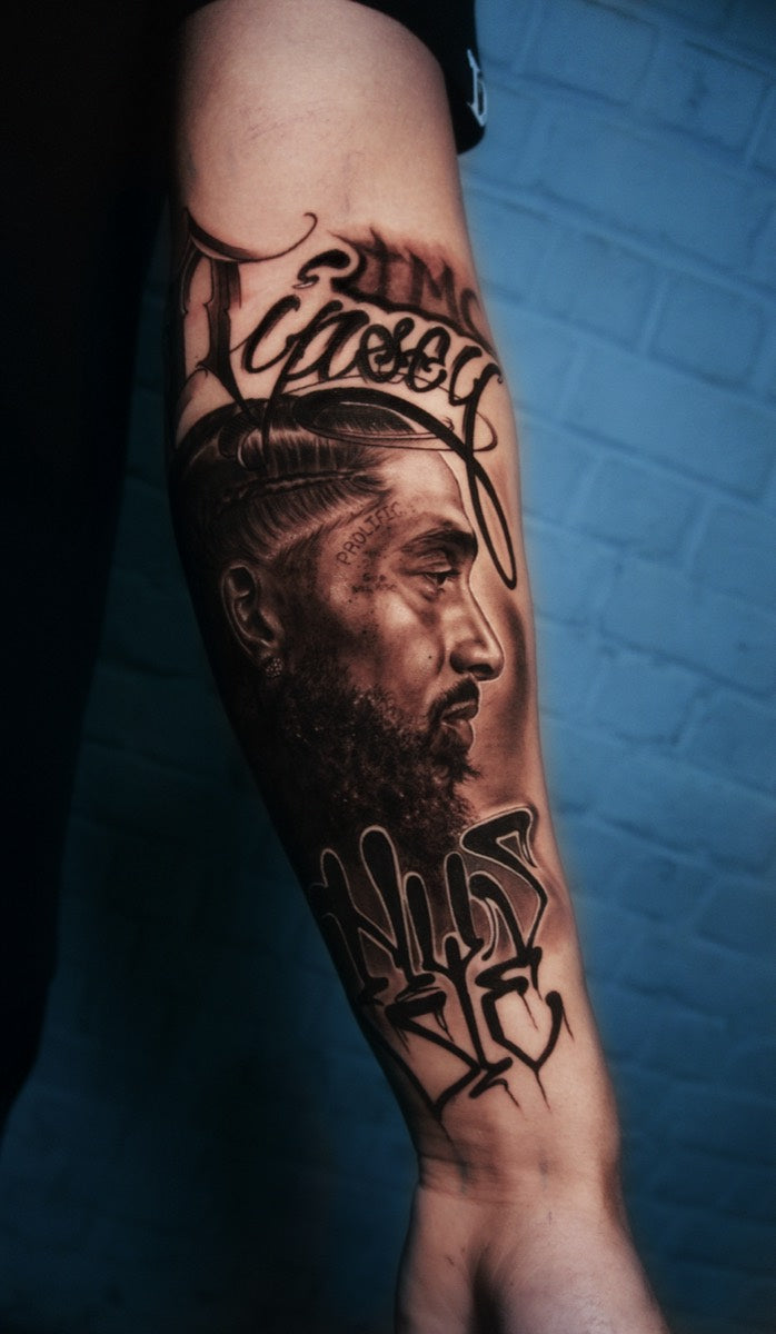 Tatuaje realismo de Charly Ávila