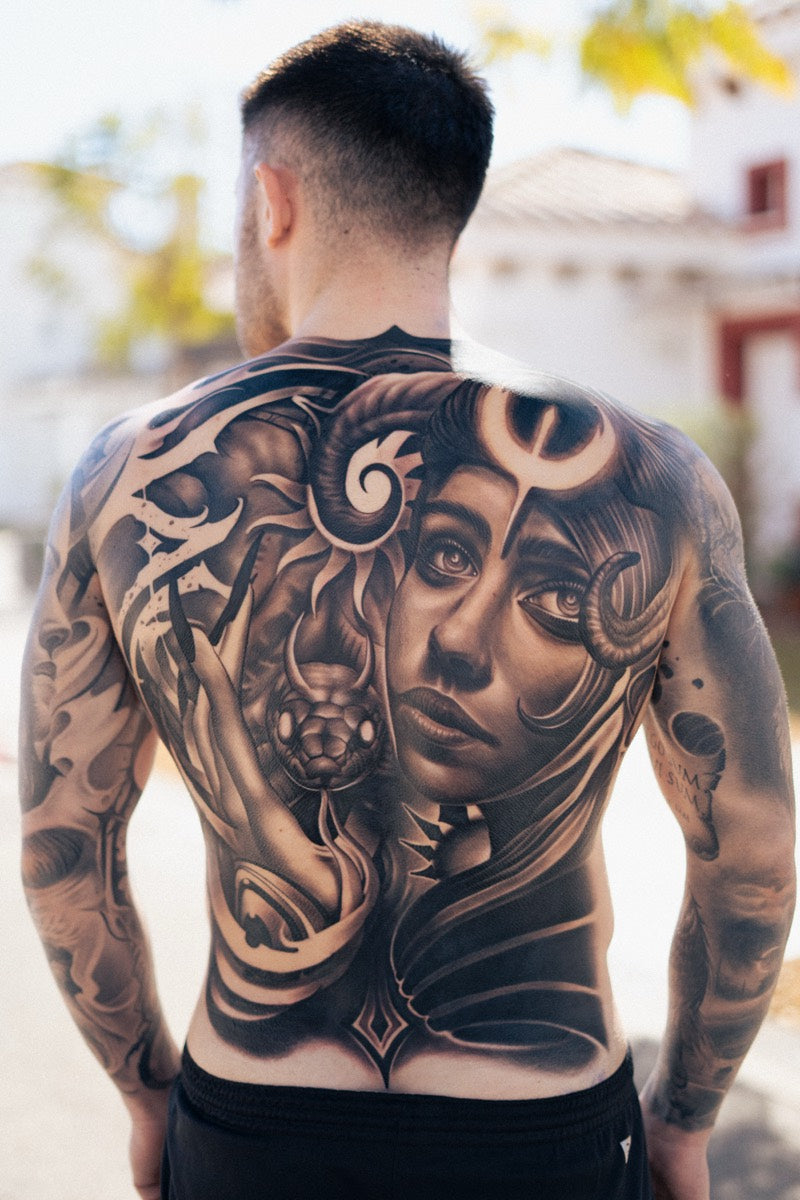Tatuaje realismo de Charly Ávila